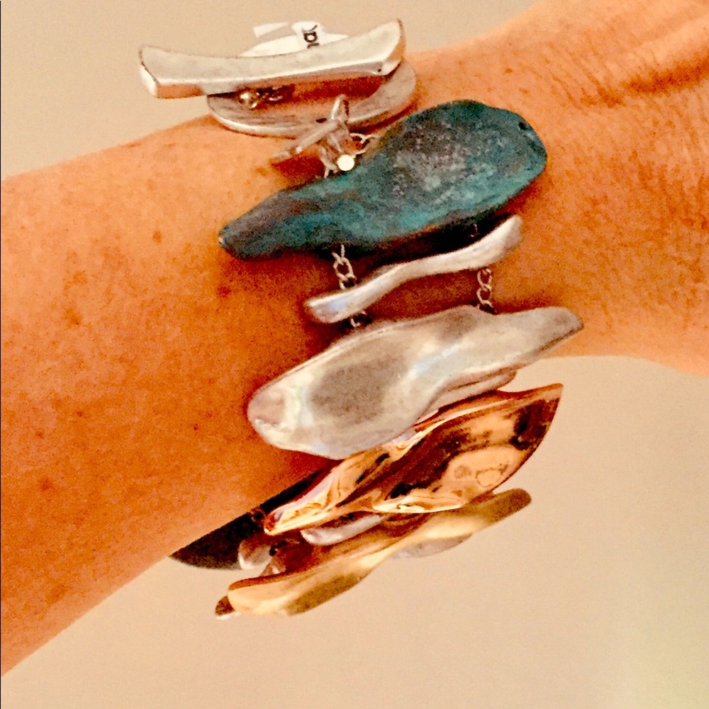 Bracelet with multicolored metal